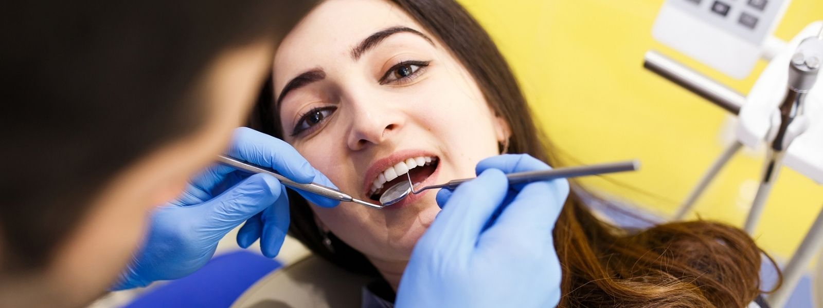 A girl facing a dental extraction.